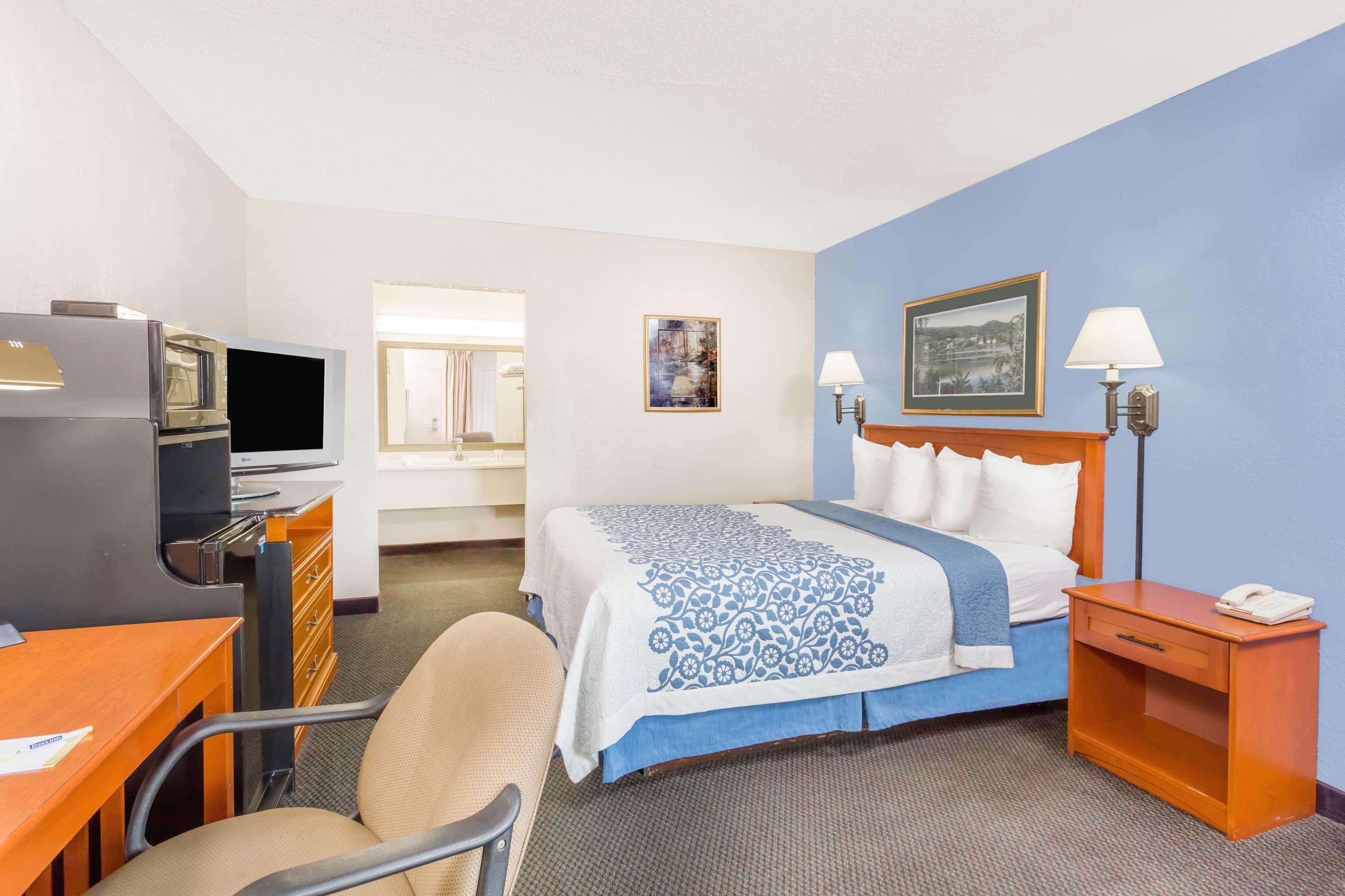Days Inn By Wyndham Cedar Falls- University Plaza Buitenkant foto