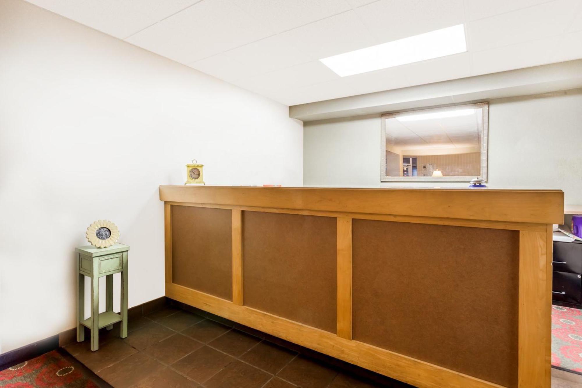 Days Inn By Wyndham Cedar Falls- University Plaza Buitenkant foto