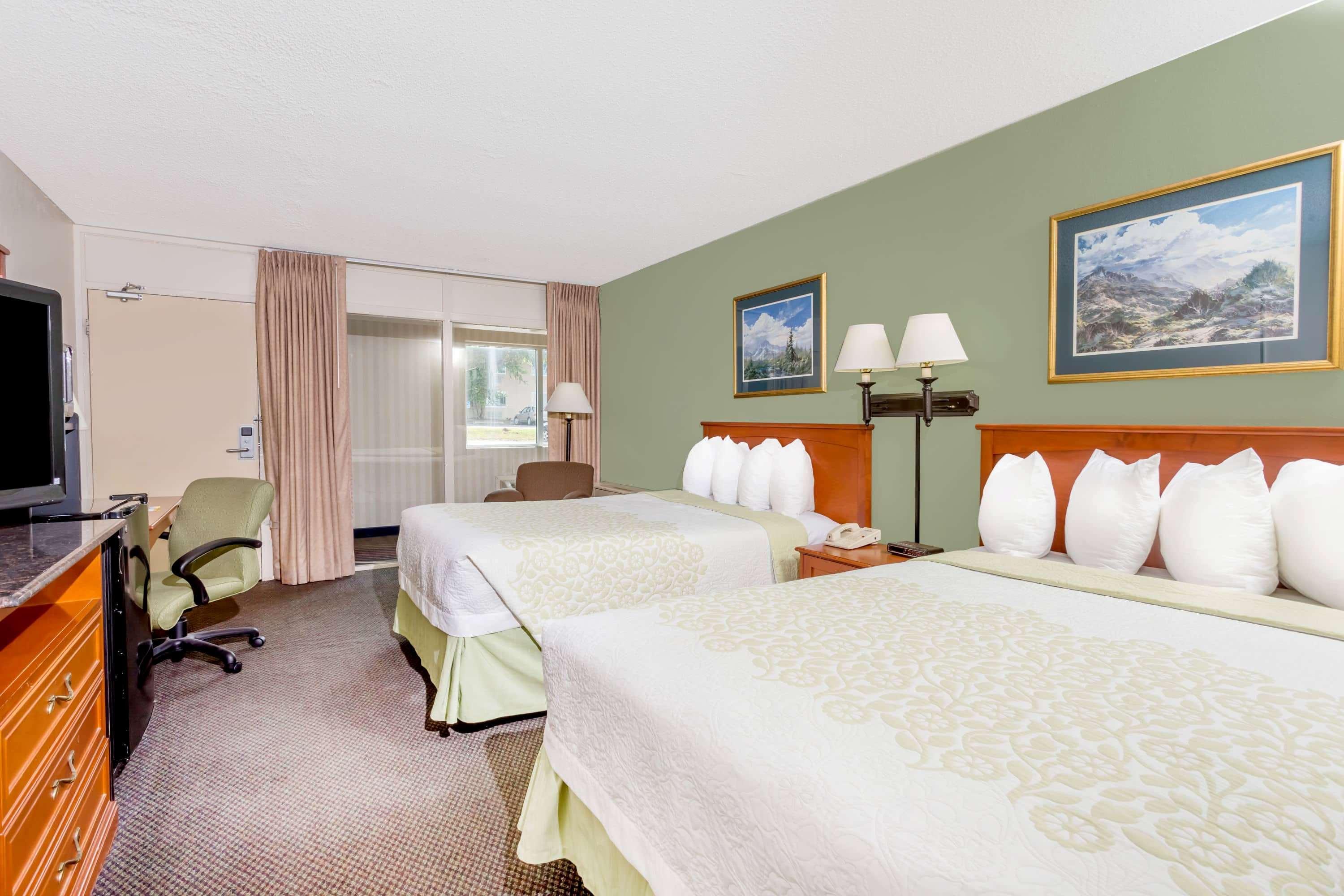 Days Inn By Wyndham Cedar Falls- University Plaza Buitenkant foto