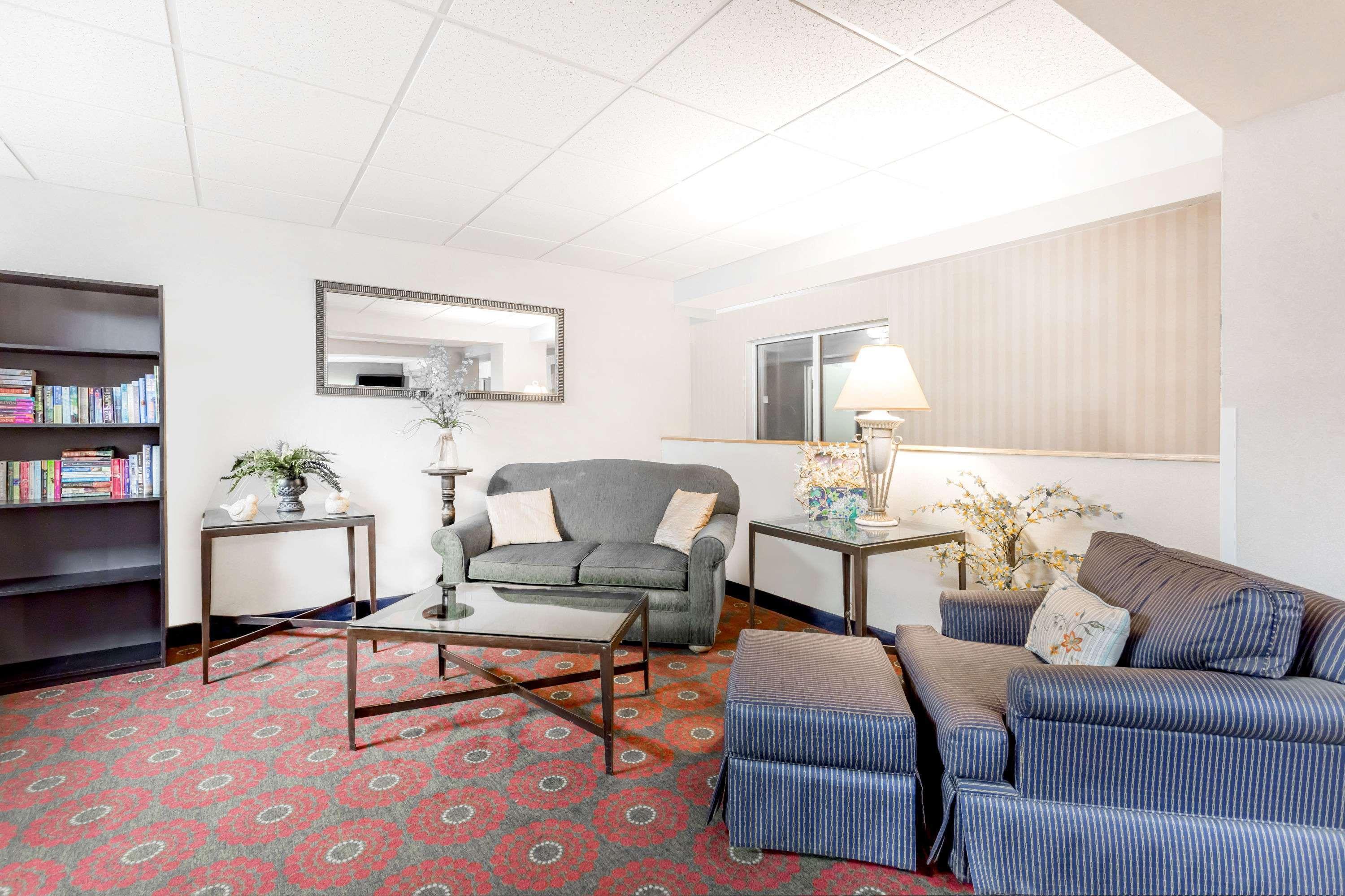 Days Inn By Wyndham Cedar Falls- University Plaza Buitenkant foto