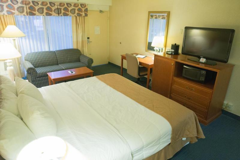 Days Inn By Wyndham Cedar Falls- University Plaza Buitenkant foto