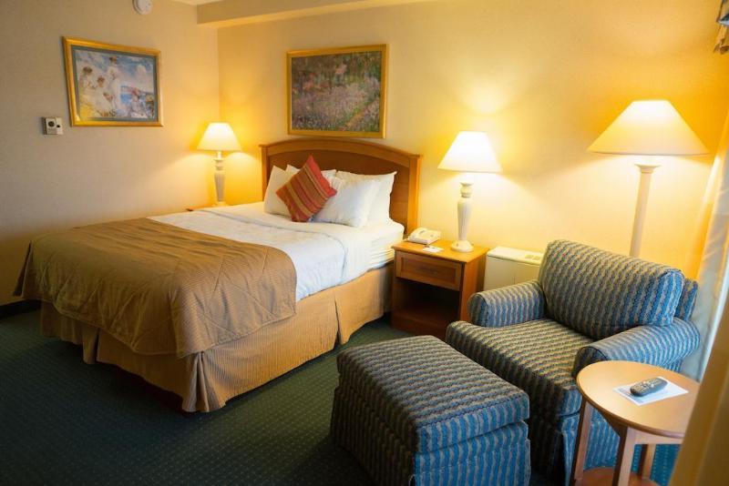 Days Inn By Wyndham Cedar Falls- University Plaza Buitenkant foto