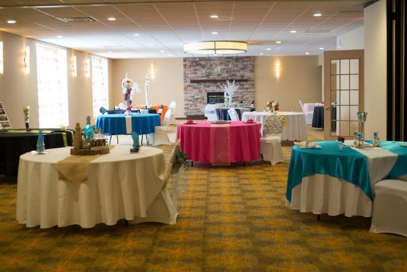 Days Inn By Wyndham Cedar Falls- University Plaza Buitenkant foto