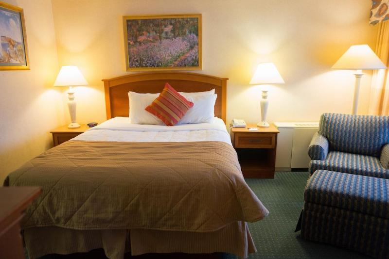 Days Inn By Wyndham Cedar Falls- University Plaza Buitenkant foto