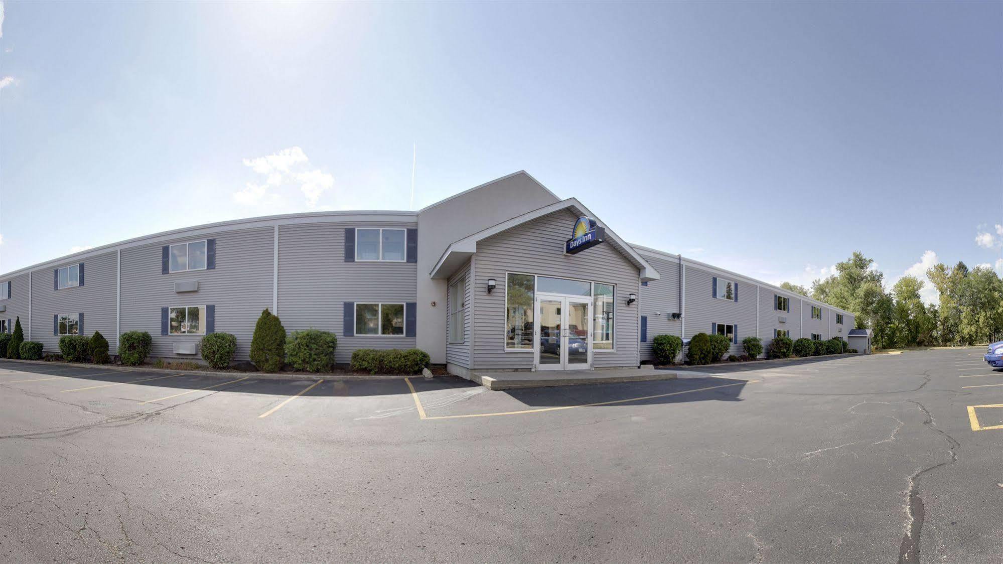 Days Inn By Wyndham Cedar Falls- University Plaza Buitenkant foto