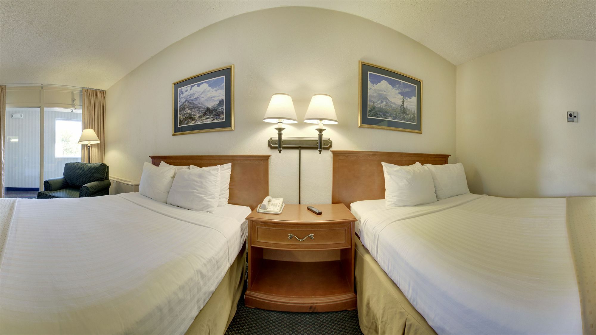 Days Inn By Wyndham Cedar Falls- University Plaza Buitenkant foto